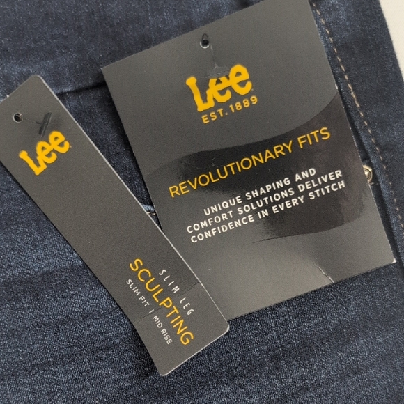 Lee Women's Sculpt And Stretch Dark Blue Mid Rise Slim Straight Pull On Jeans - Picture 3 of 6